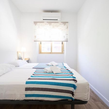 Apartamentos céntricos, parking, wifi y A/C Granada Kültér fotó
