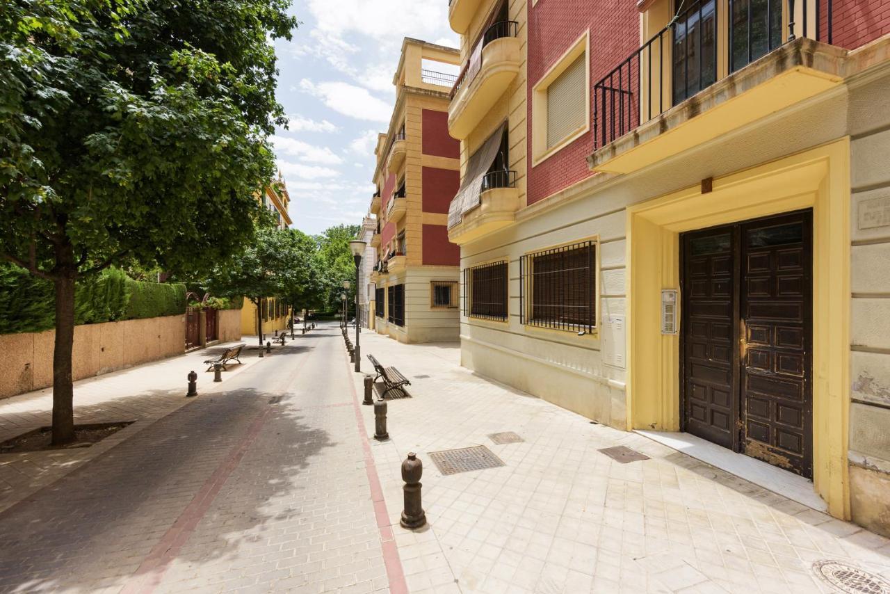 Apartamentos céntricos, parking, wifi y A/C Granada Kültér fotó