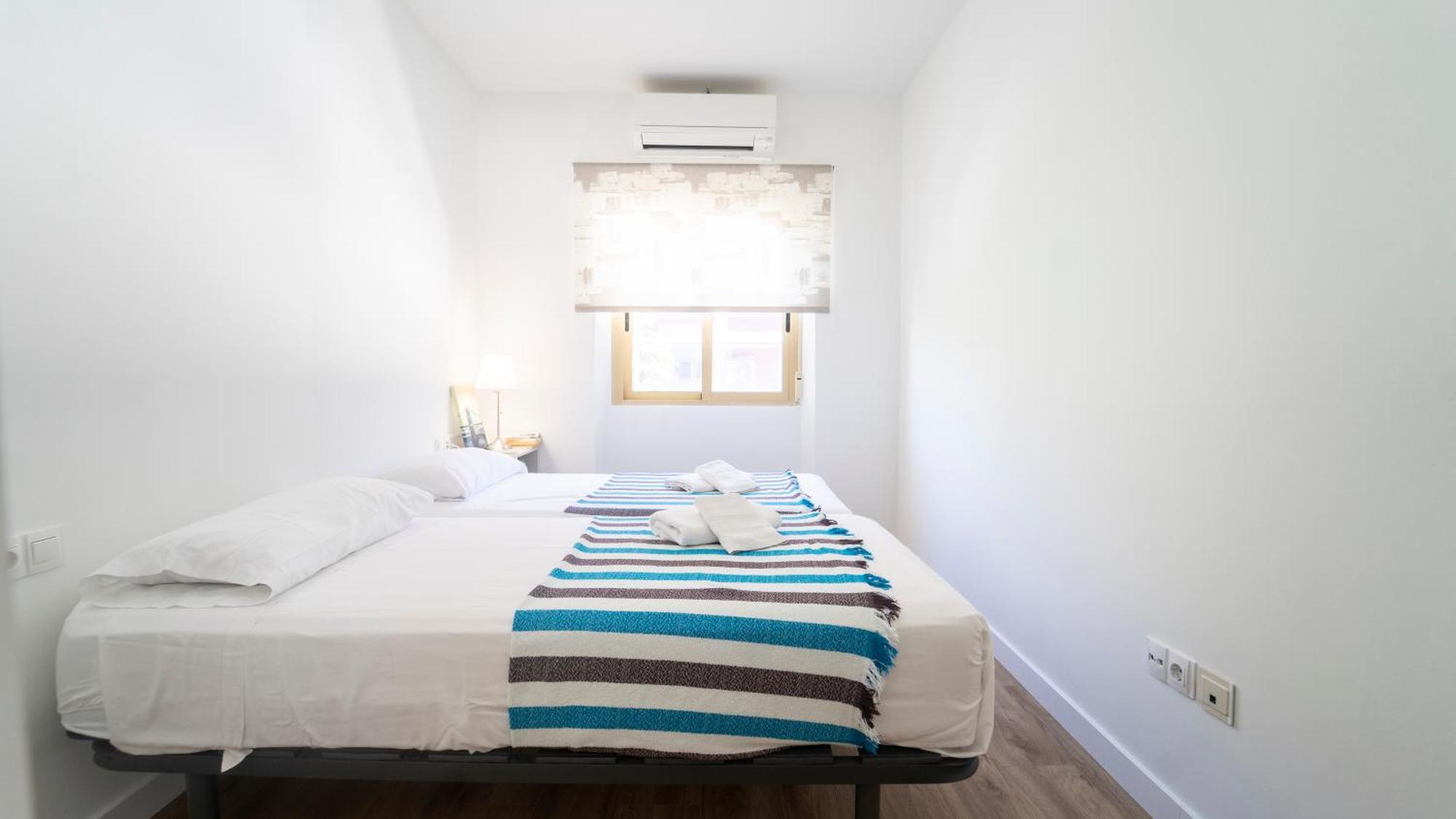 Apartamentos céntricos, parking, wifi y A/C Granada Kültér fotó