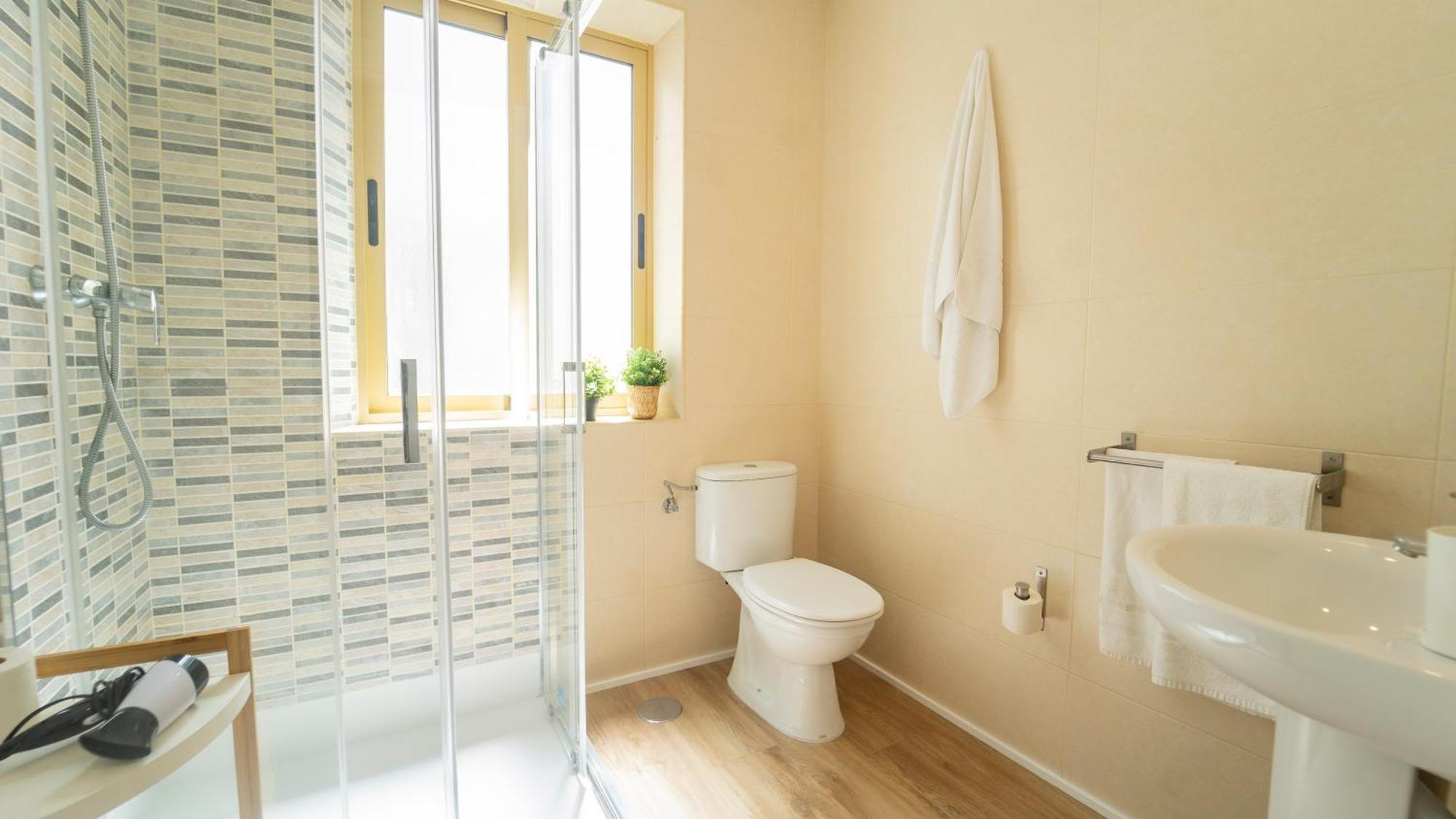 Apartamentos céntricos, parking, wifi y A/C Granada Kültér fotó