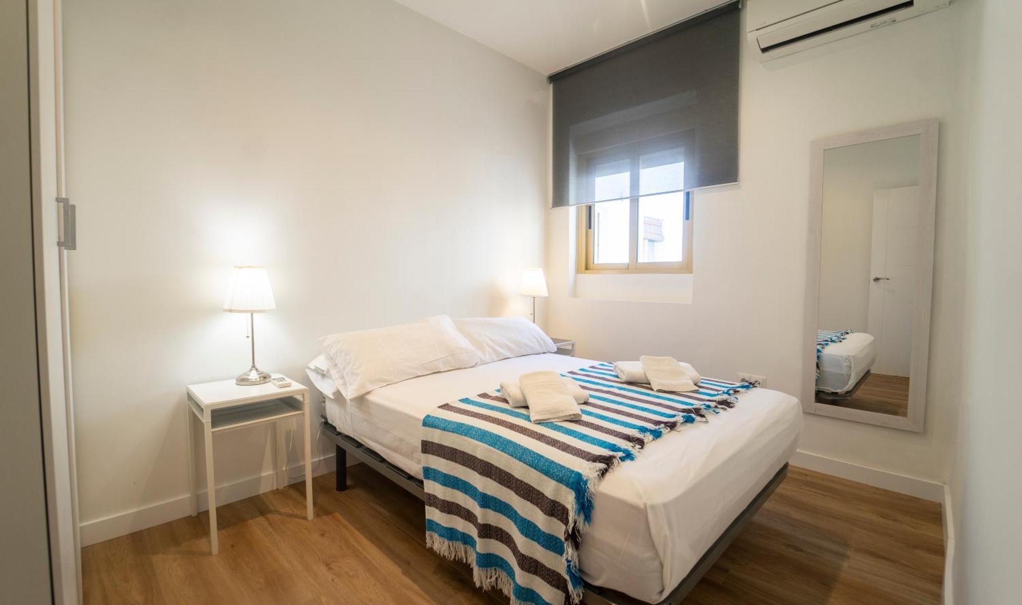 Apartamentos céntricos, parking, wifi y A/C Granada Kültér fotó