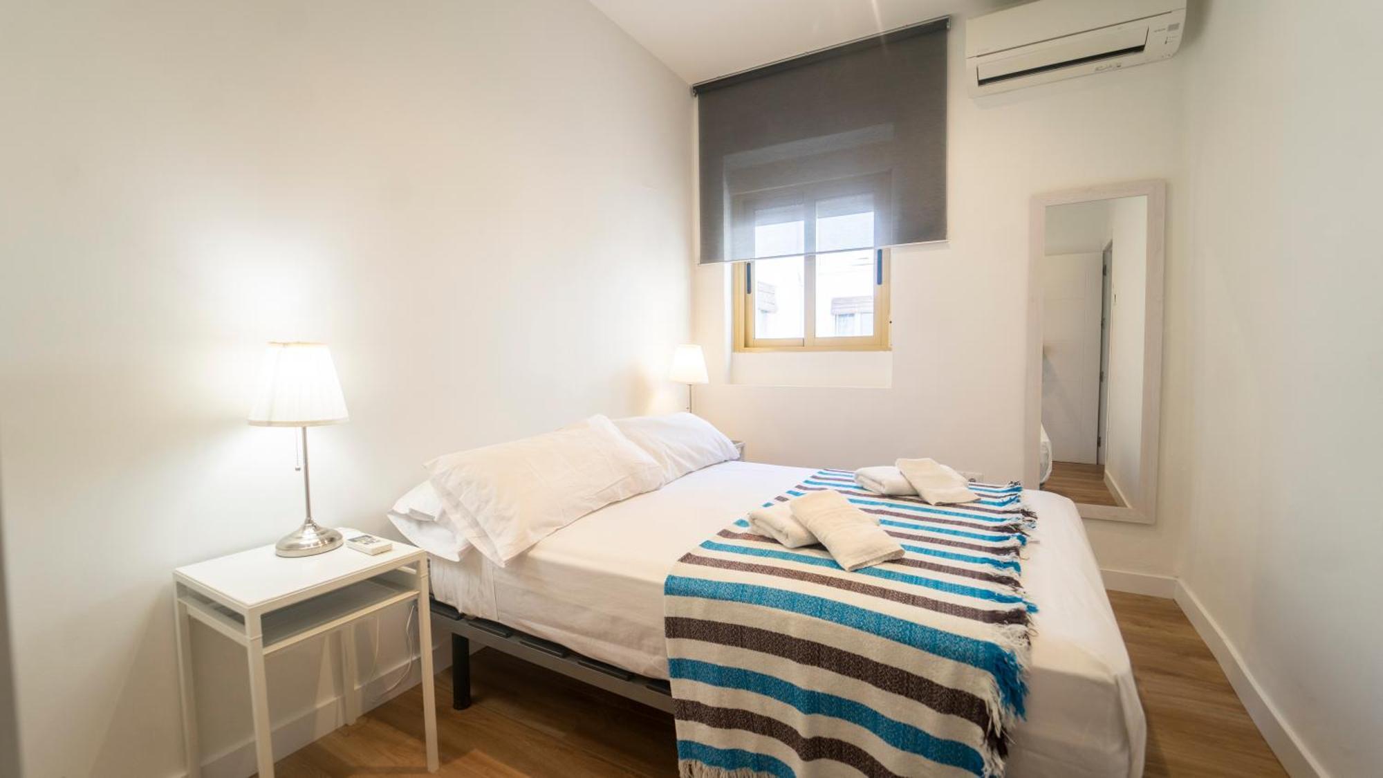 Apartamentos céntricos, parking, wifi y A/C Granada Kültér fotó
