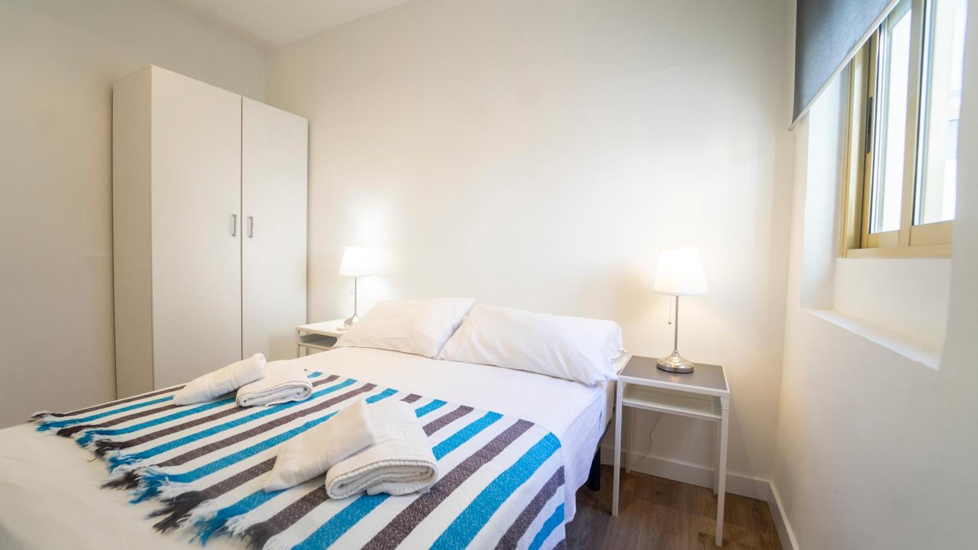 Apartamentos céntricos, parking, wifi y A/C Granada Kültér fotó