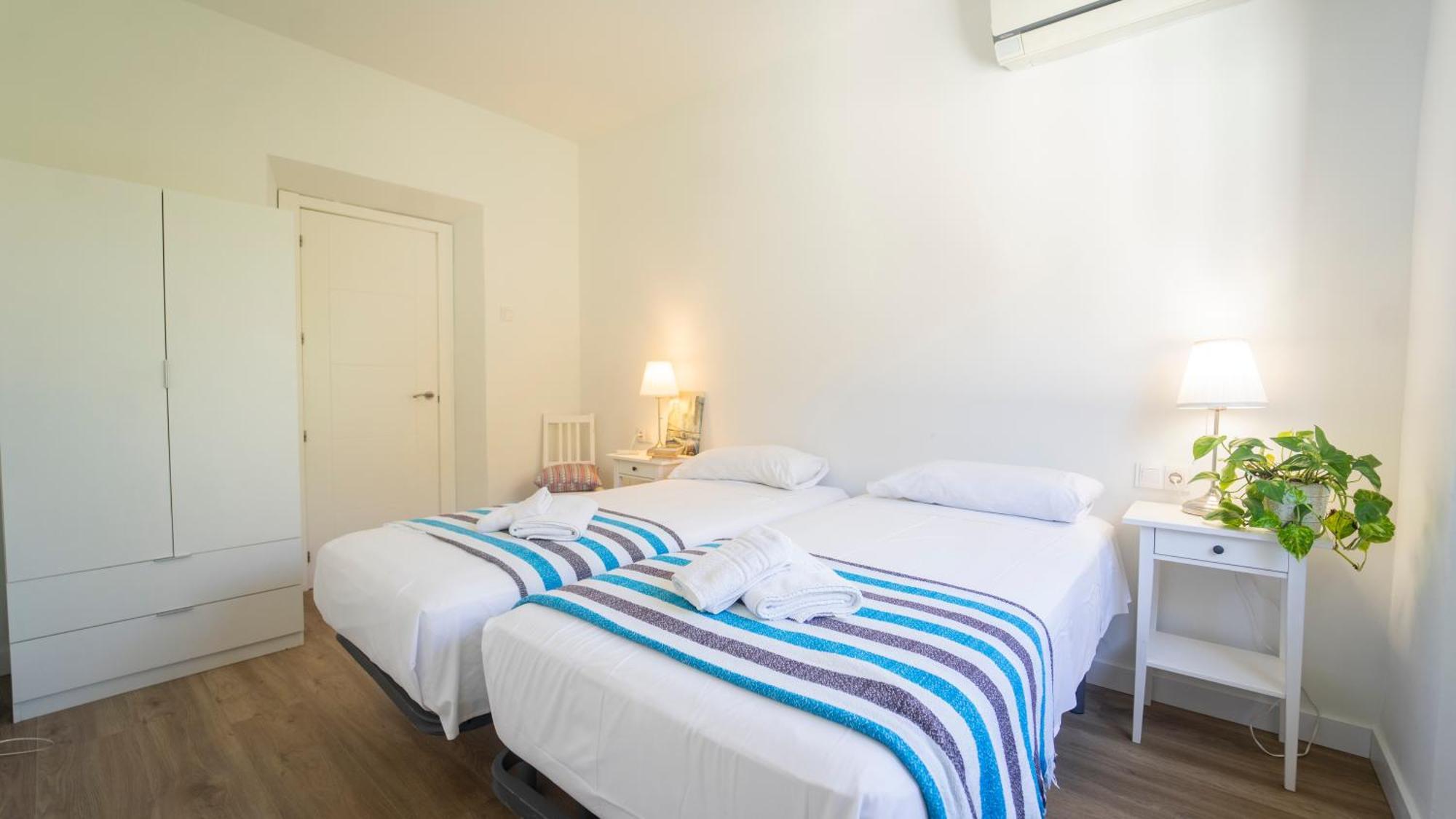 Apartamentos céntricos, parking, wifi y A/C Granada Kültér fotó